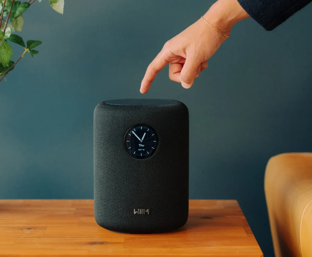 WiiM Sound with touch display showing the clock